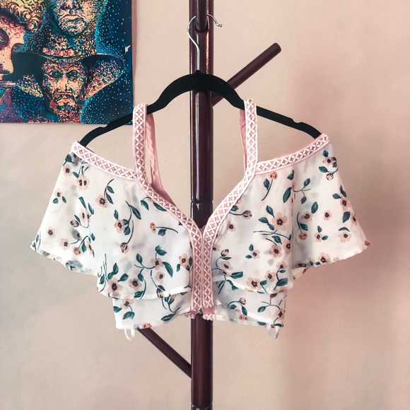 LF Tops - Off the Shoulder Floral Crop